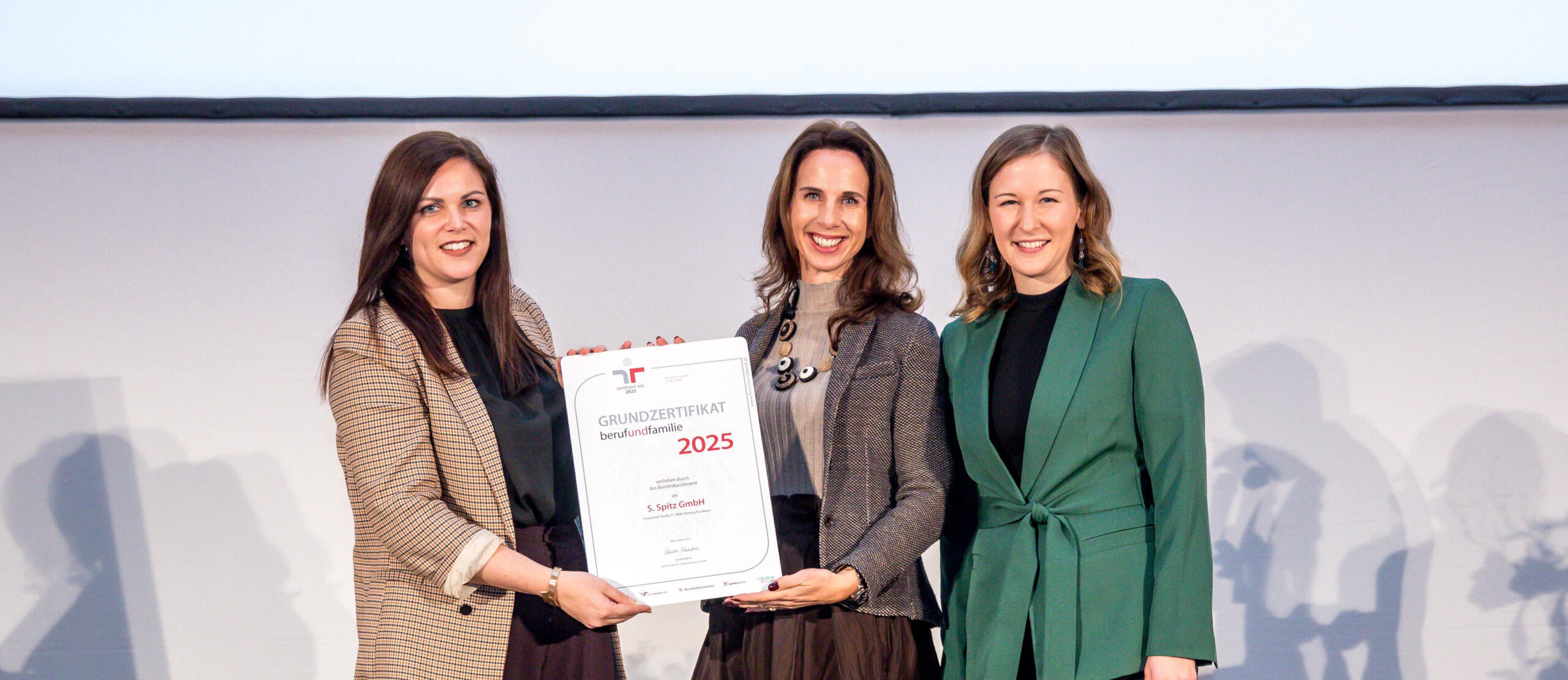 Spitz erhält Gütezeichen als familienfreundlicher Arbeitgeber